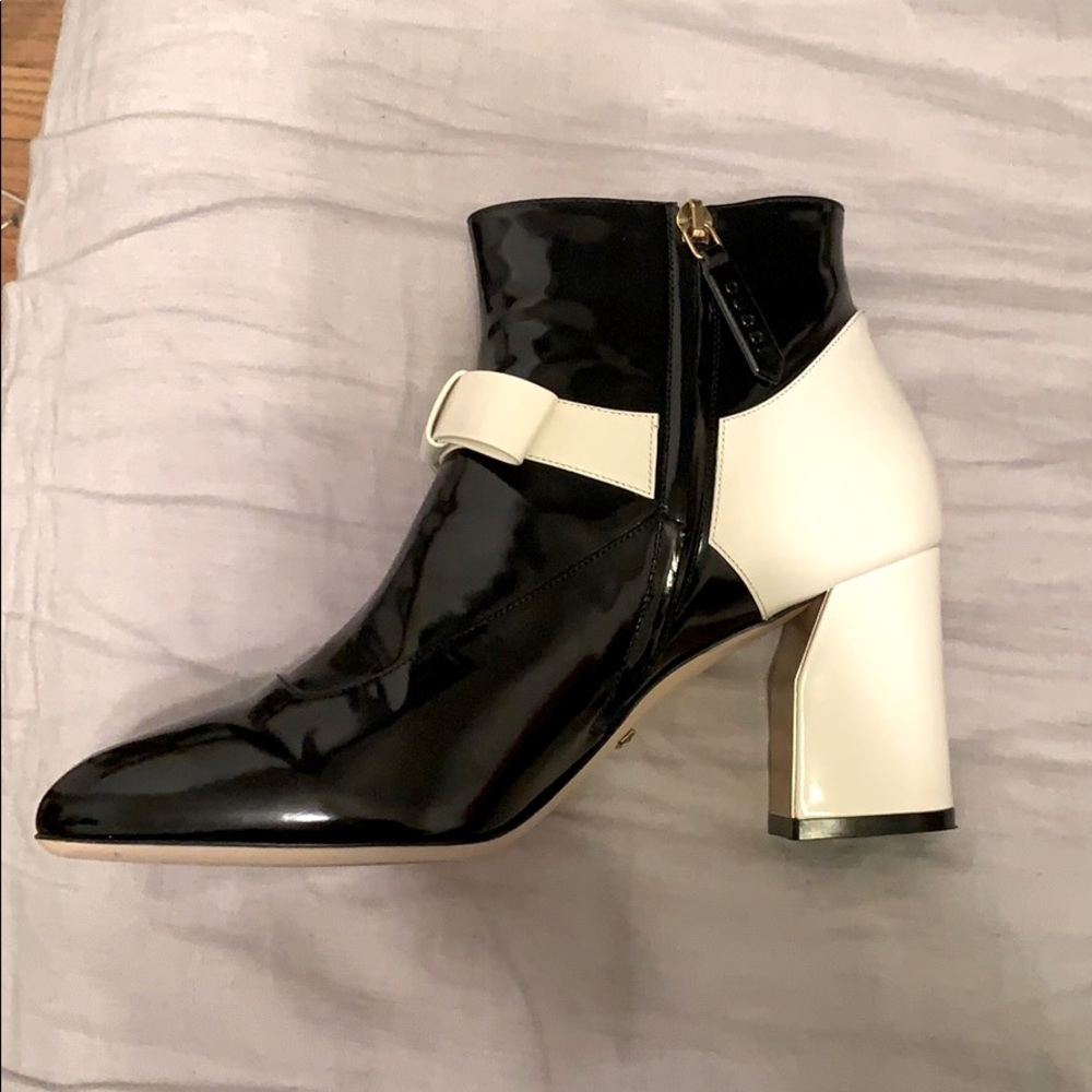Gucci
Black and White Women's Nimue Leather Boots - Picture 2 of 12